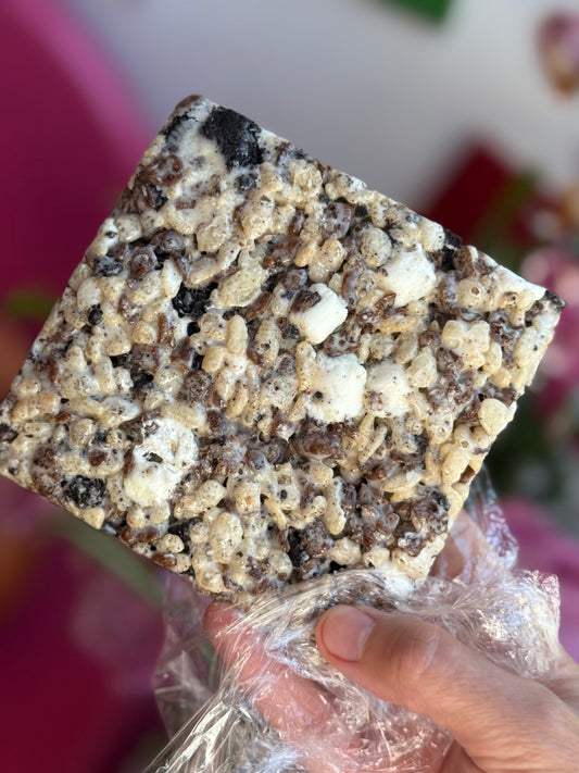 COOKIES AND CREAM MARSHMALLOW TREAT