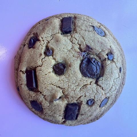 CHOCOLATE CHUNKY CHIP COOKIE